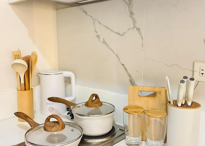 Luxurious In Bel Air Makati - Air Residences Apartment Manila